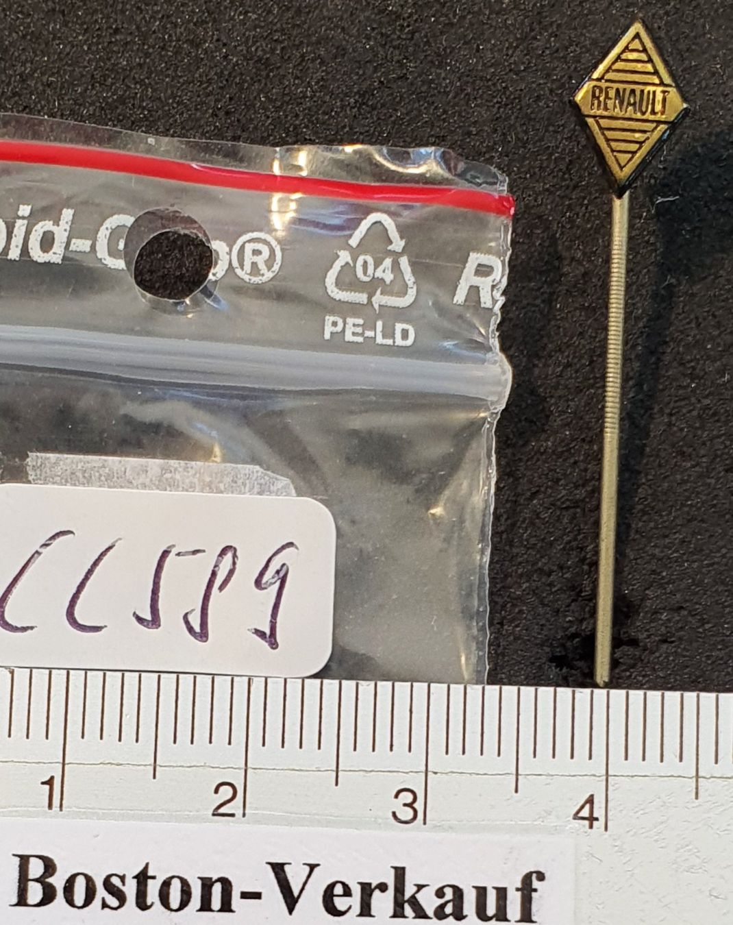 Renault Placchette & Badge: CC589 - Anstecknadel Auto RENAULT – Usato da Reinach BL venduto da Boston-Verkauf 3