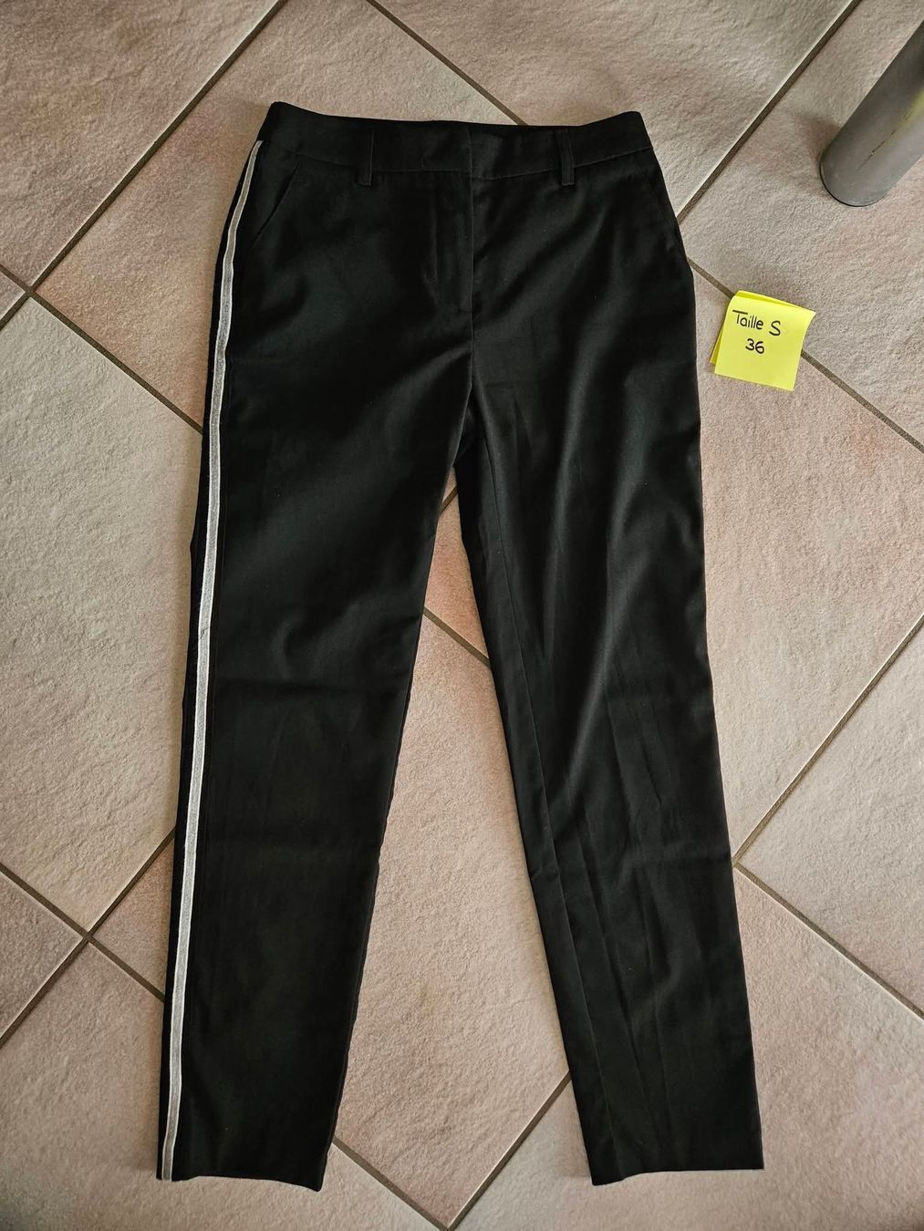 Pantaloni: Pantalon noir T 36 – Usato da Vétroz venduto da sas_yln5