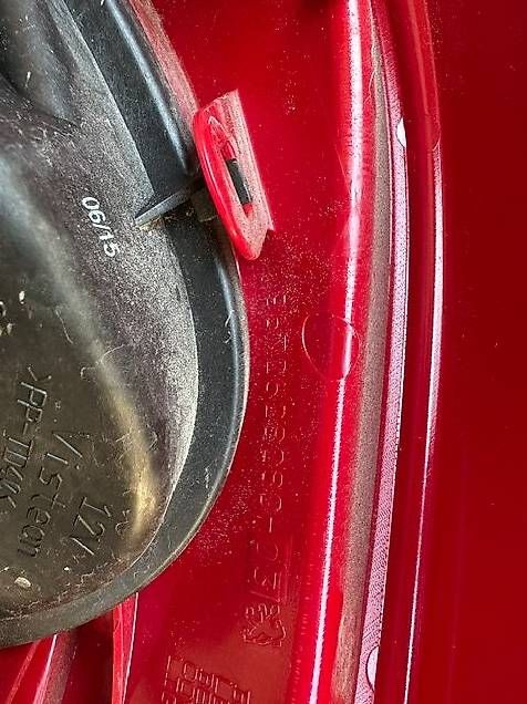 Peugeot Fari: Feu arrière gauche Peugeot 208 – Usato da Champagne venduto da nan_2dwz 3