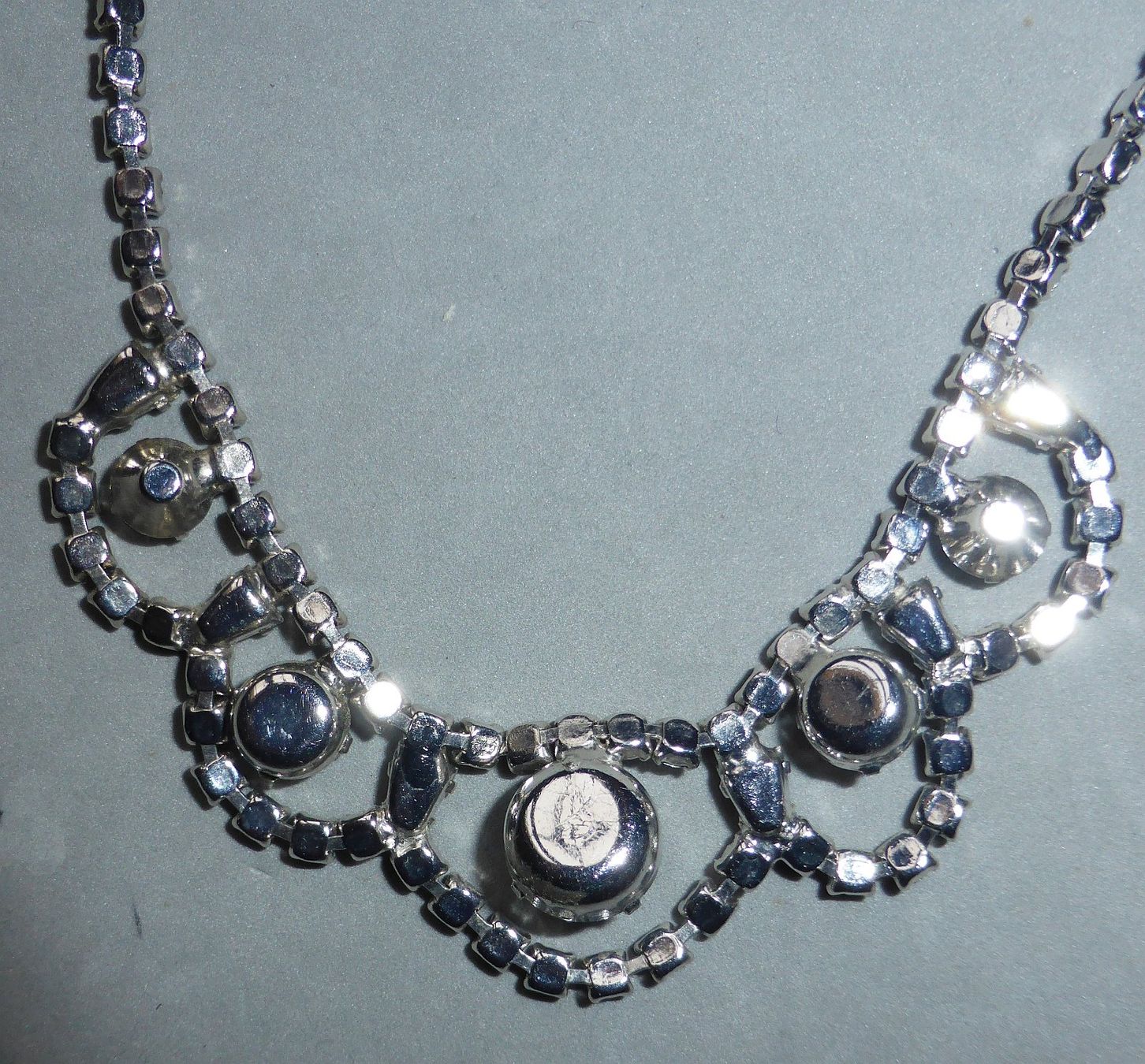Catenine: Wunderschöner 50s blauer Choker – Usato da Sonceboz-Sombeval venduto da Artdecolove 8