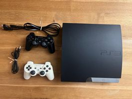 PS3 Konsole mit 2 Controllern, Kabeln und 13 Spielen
