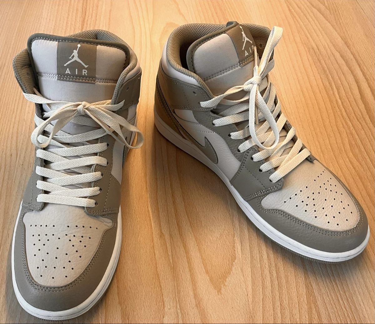 Jordan Herrenschuhe: Nike Jordan 1 Mid – Neu und originalverpackt aus Mönchaltorf von Barolf 3