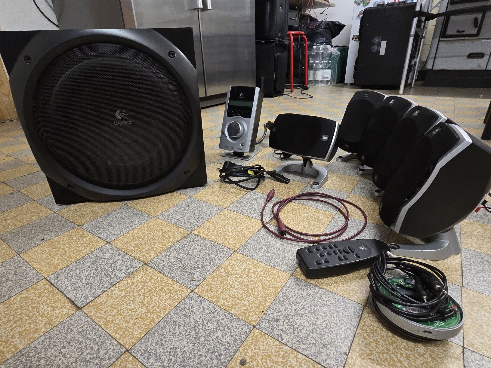 Logitech Haut-parleurs: Logitech Z5500 – D'occasion à Buchs ZH par Peter993 4