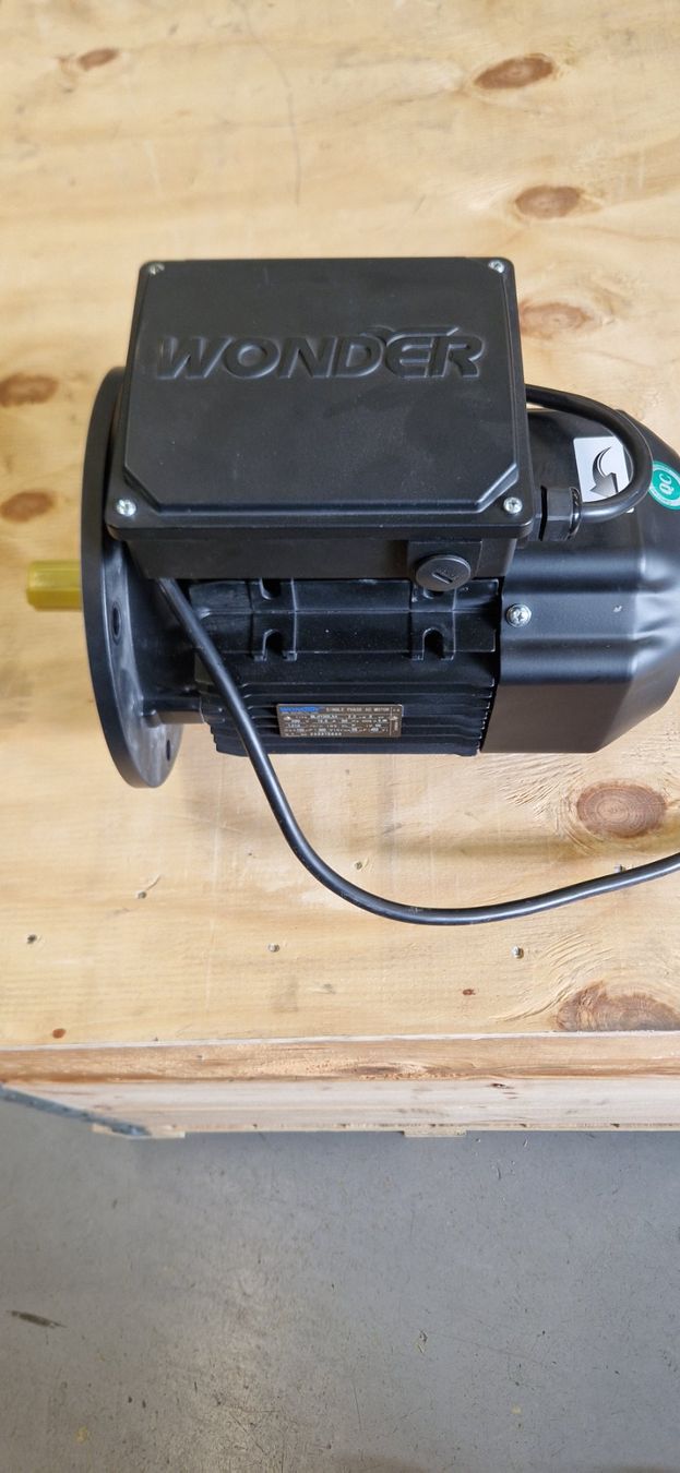 Motori: Wechselstrommotor 2.2 KW (Einphasig) – Nuovo (secondo la descrizione) da Effretikon venduto da American_Sportswear