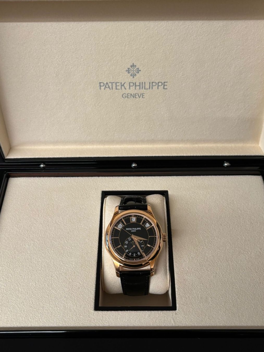 Patek Philippe Orologi: Patek Philippe 5205R-010 Full Set – Nuovo e nell'imballaggio originale da Bissone venduto da luxuryitems 3