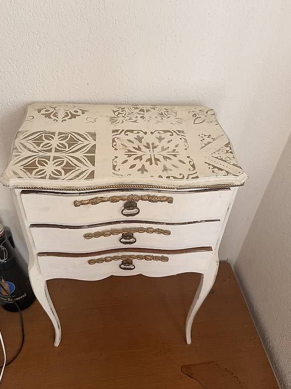 Tavoli: Beistelltischli Shabbychic  – Usato da Opfertshofen SH venduto da pat_zk67 1