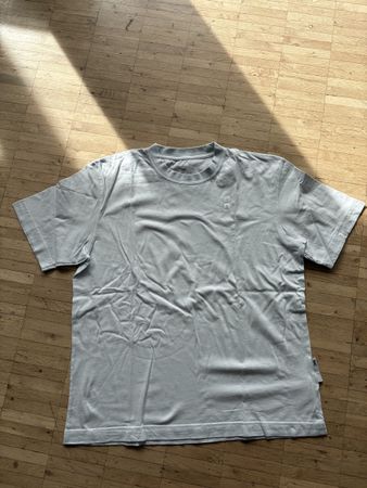 ON run on clouds graphic T shirt