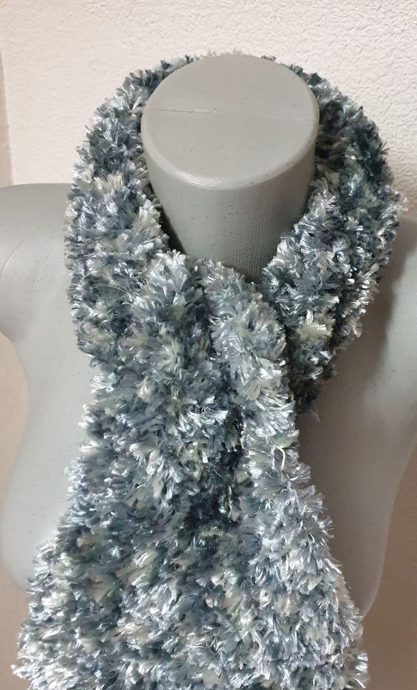 Foulard & Sciarpe: wuscheliger Flausch Schal - Handarbeit – Nuovo (secondo la descrizione) da Füllinsdorf venduto da Sunnebliemli7 1