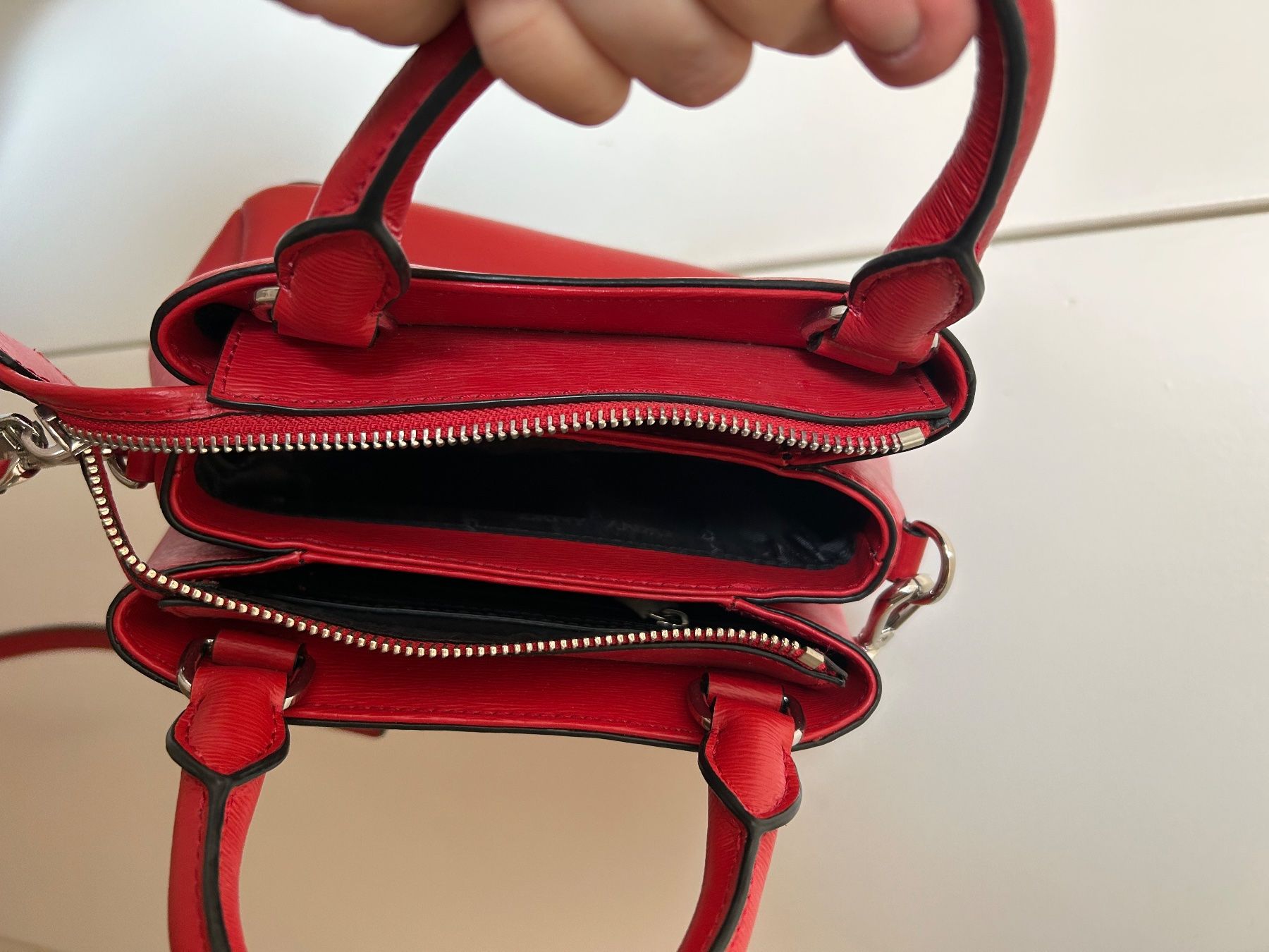DKNY Borse da donna: New DKNY Red Crossbody/Handbag – Nuovo (secondo la descrizione) da St. Gallen venduto da dec_2jy6 2