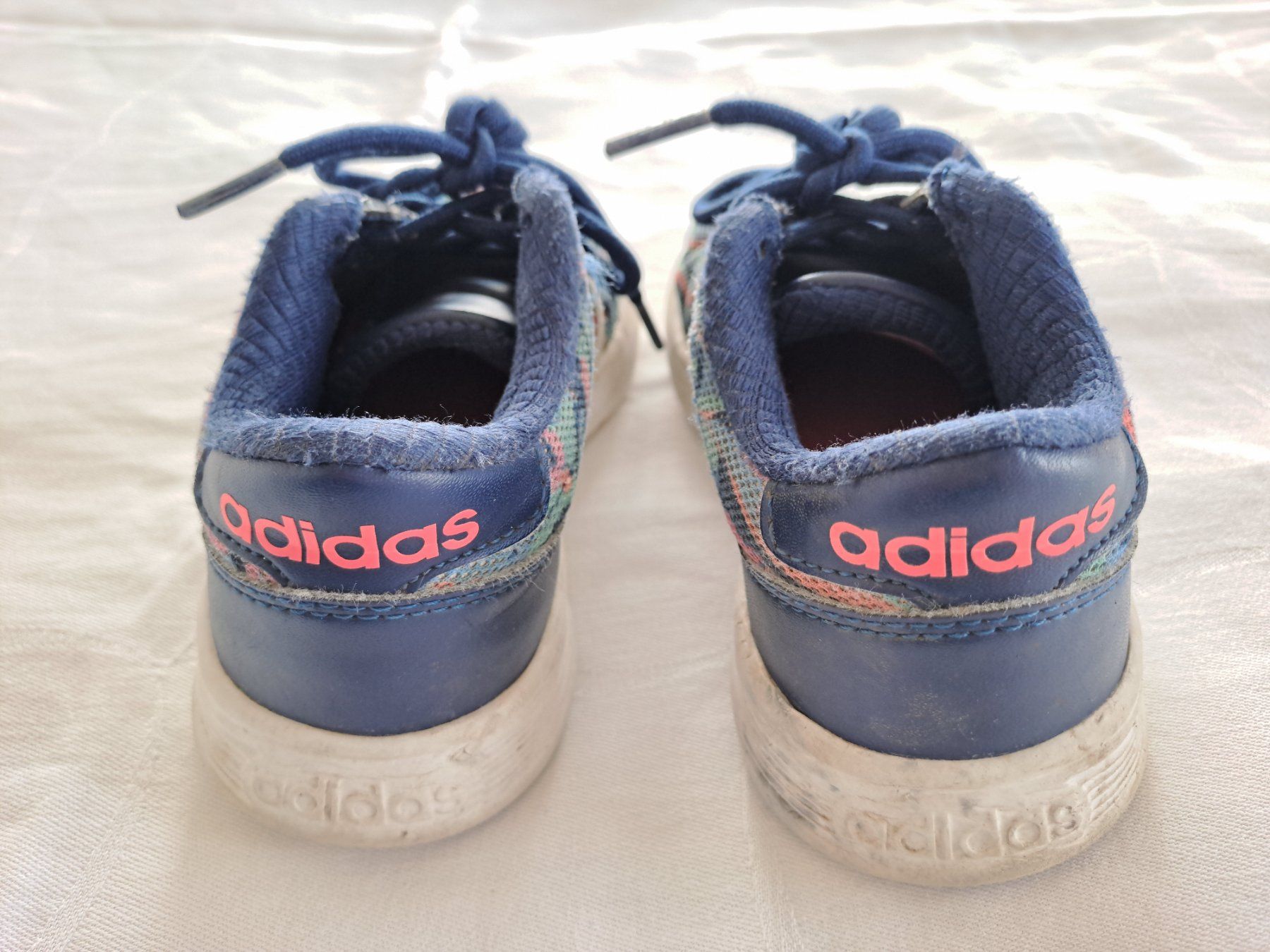 Adidas Scarpe per ragazzi: Adidas Sneakers / Turnschuhe Gr. 28 – Usato da Münsingen venduto da Mi-Lu 2