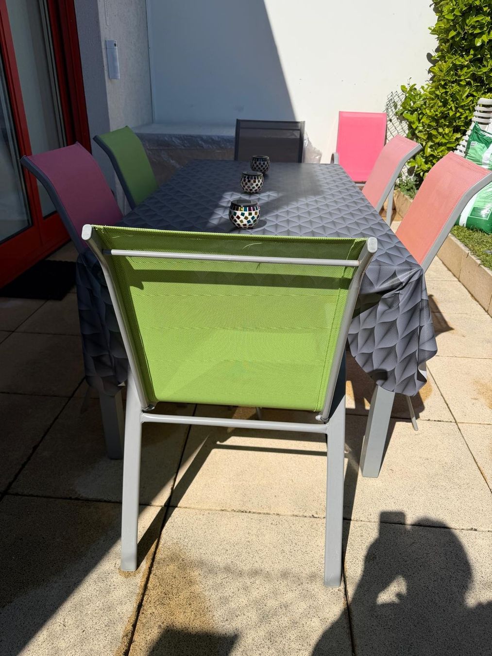 Set di tavolo e panche: Ensemble de jardin en aluminium avec 7 chaises – Usato da LA  PLAINE venduto da ProTG 1