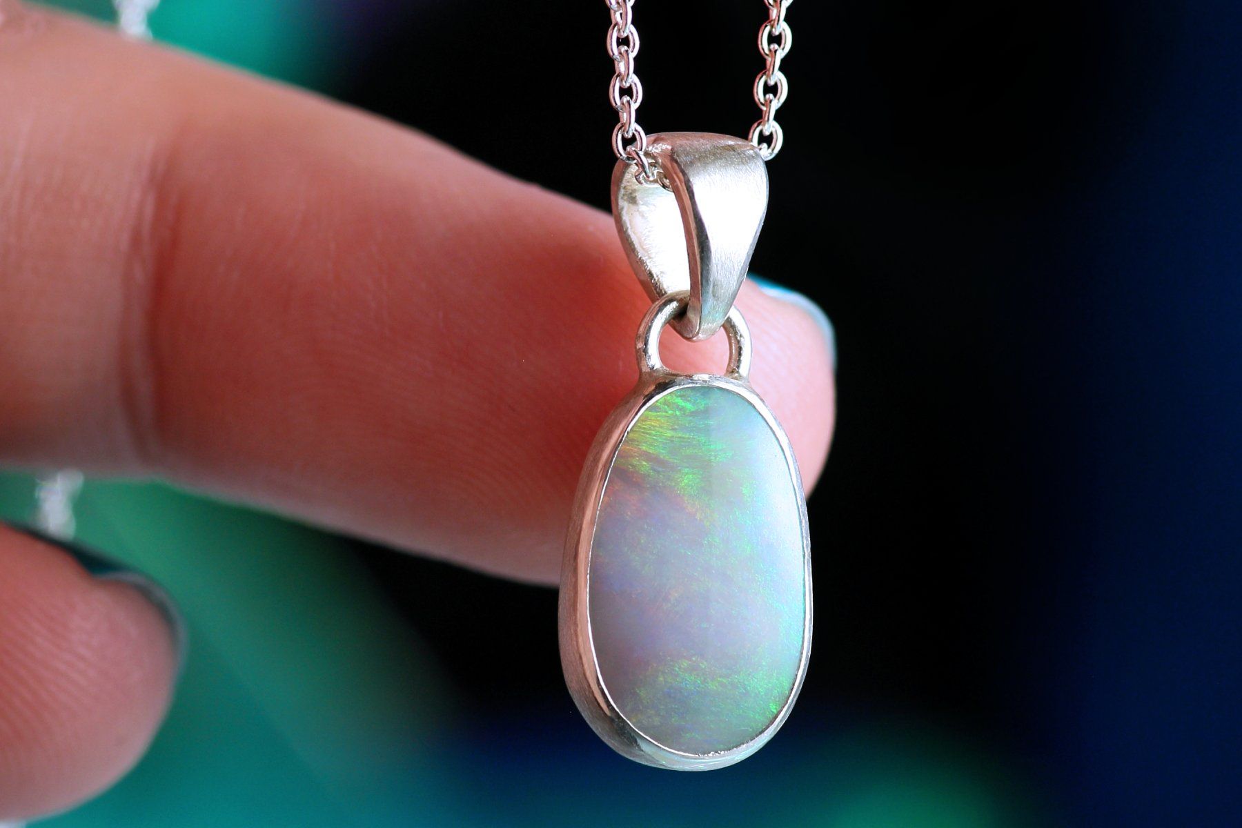Ciondoli: ARCUS Opalanhänger aus Silber 925 mit wunderschönem Opal – Nuovo e nell'imballaggio originale da Bern venduto da OSONO.Design 1