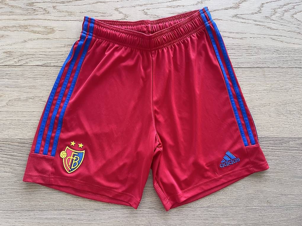 Adidas Pantaloni: FC BASEL / FCB original Hosen – Usato da Thalwil venduto da Suleigl