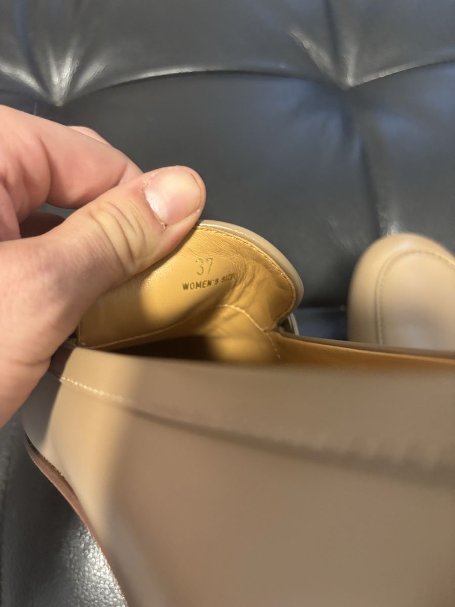 Tod'S Scarpe da donna: Tod's Beige Leather Loafers – Usato da Chur venduto da Cuteclothes7k 2