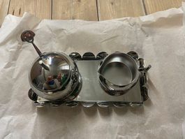 Alessi Kaffeeservice-Set, Nestlé-Logo