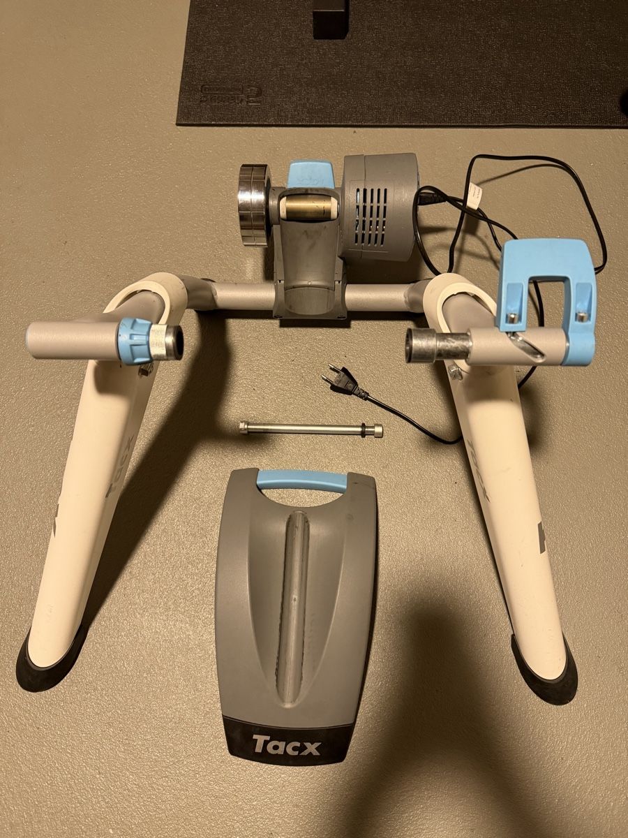 Tacx Hometrainer: Tacx Flow Smart Rollentrainer – Usato da Moosseedorf venduto da Missundercover8