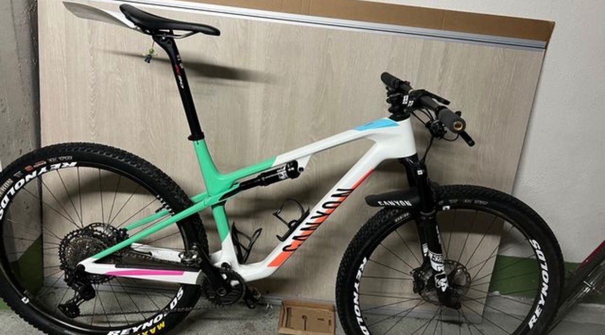Canyon Biciclette: Canyon Lux World Cup CF7 – Usato da St-Aubin-Sauges venduto da tantome