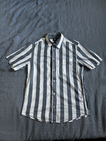 Chemise rayée H&M manches courtes – taille S – bon état