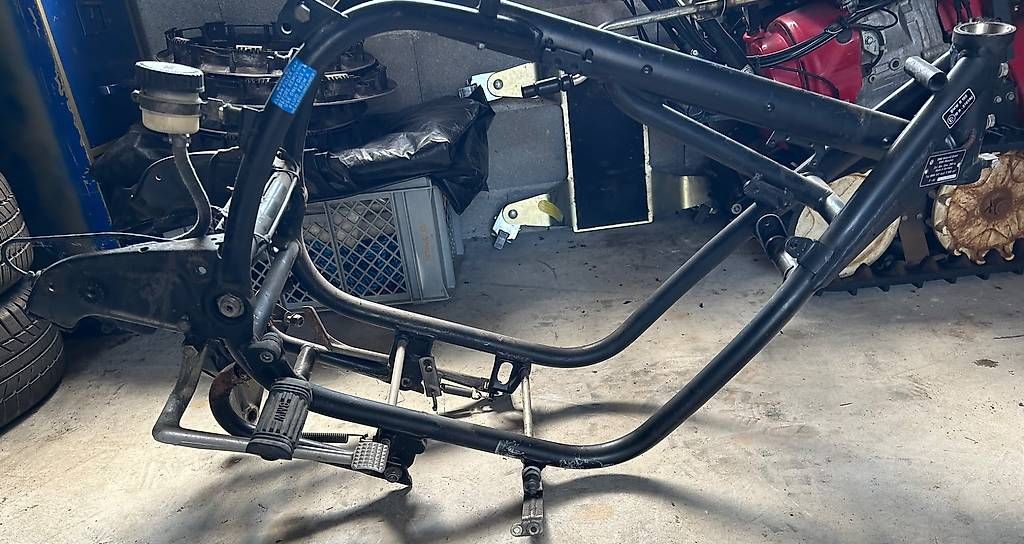 Alle Motorradersatzteile: Cadre BMW R 100 RT – Gebraucht aus LES BAYARDS von Loursduvallon