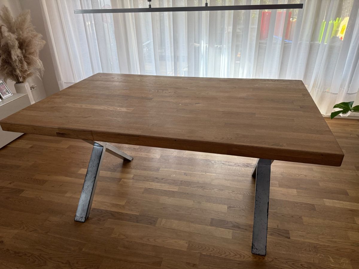 Tische: Holztisch mit Metallbeinen – Gebraucht aus Zürich von jdr_l9z2 1
