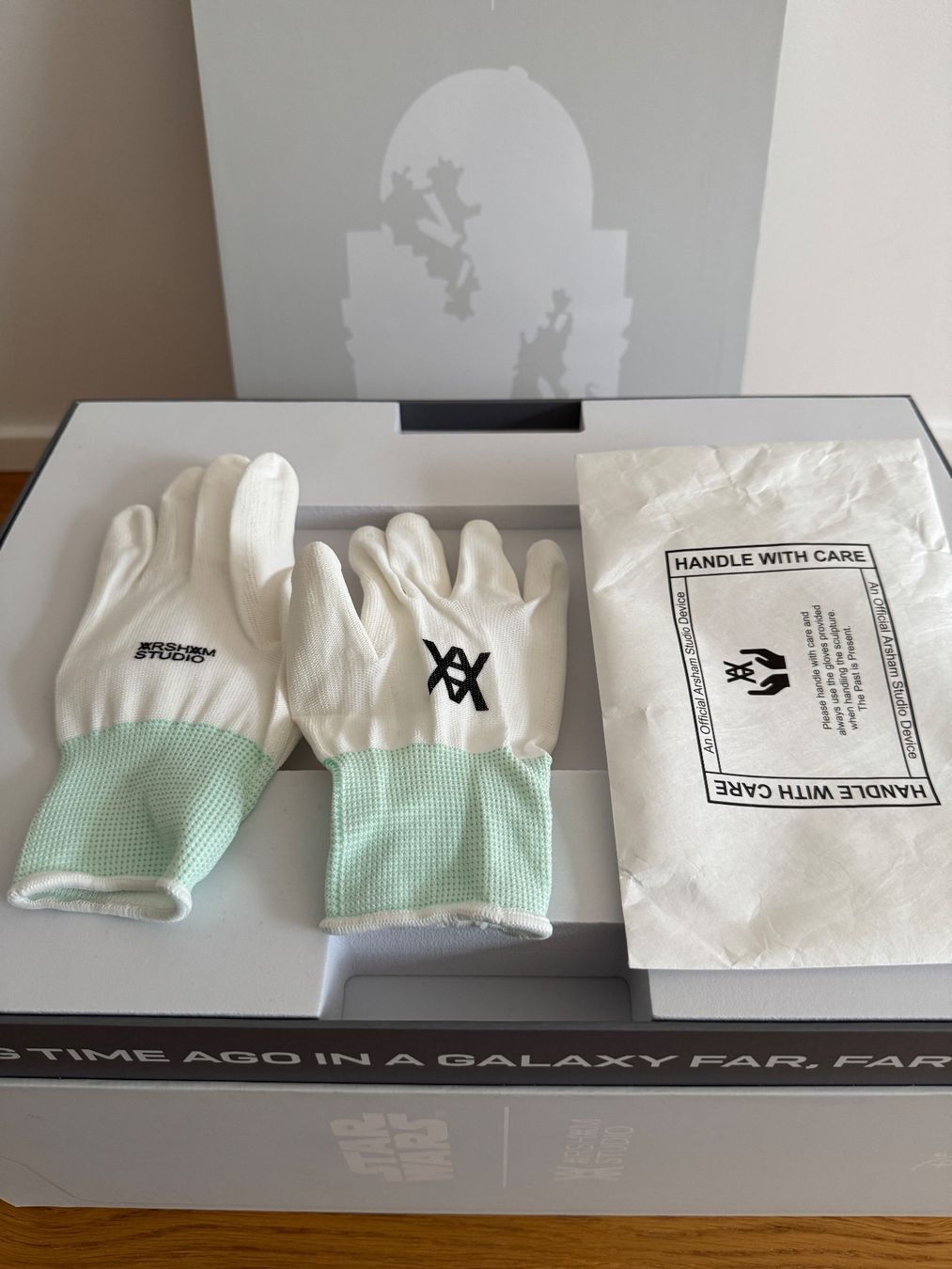 Star Wars Figuren: Daniel Arsham R2D2 – Neu und originalverpackt aus giffers von sev_c9x9 5