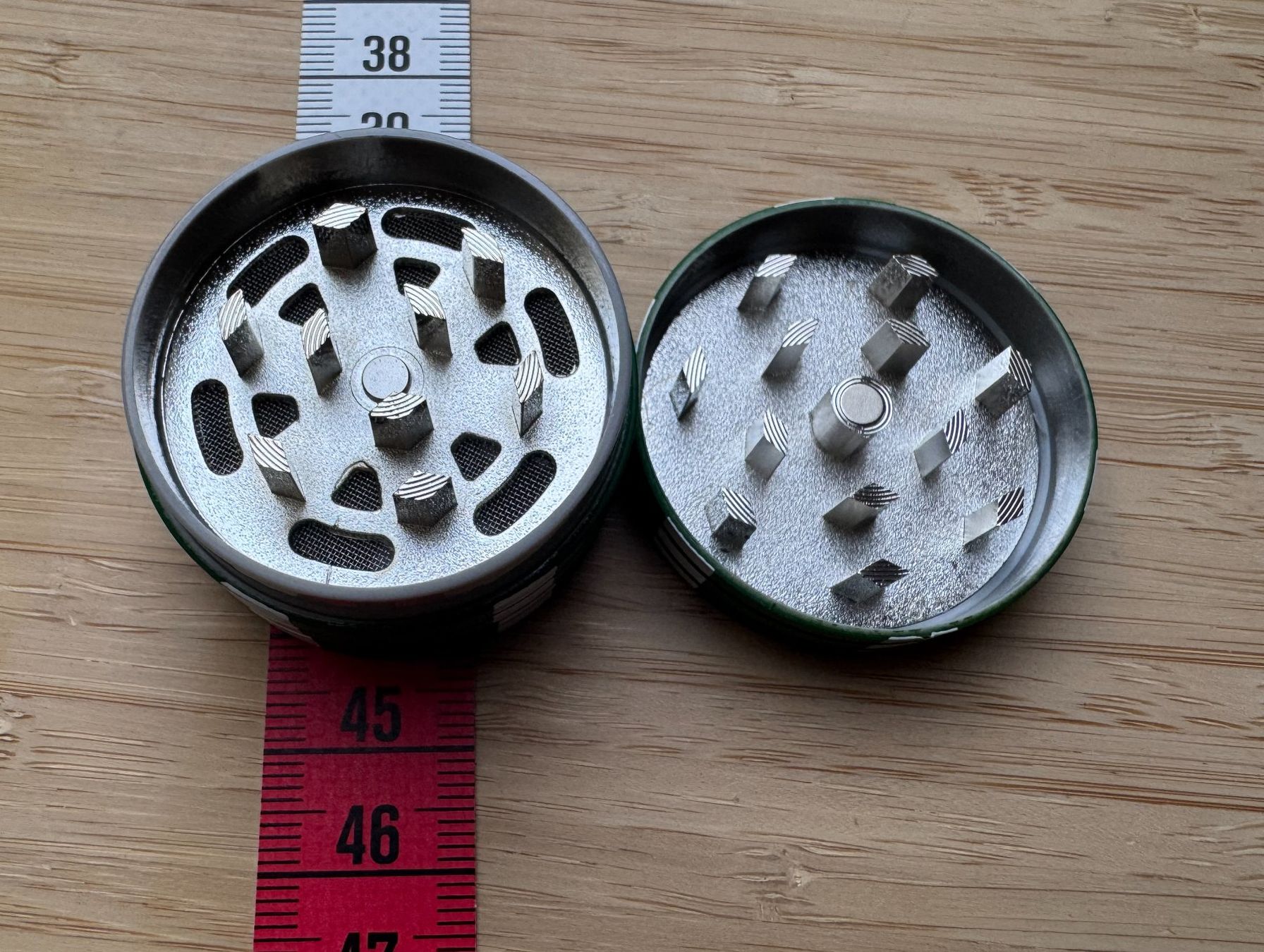 Tabacchi: grüner Pokerchips Grinder, green, Mühle – Nuovo e nell'imballaggio originale da Winterthur venduto da YaV 2