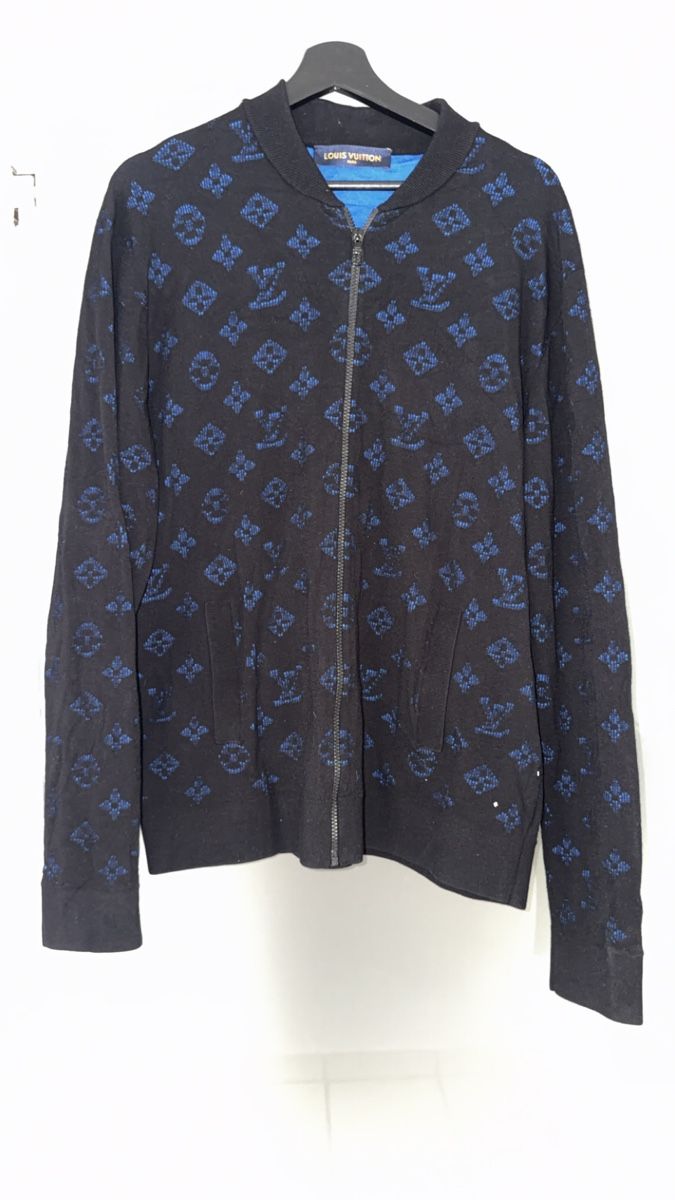 Louis Vuitton Giacche: Louis Vuitton Monogram Strickjacke / Bomberjacke - Grösse XL – Usato da Bern venduto da oaicu