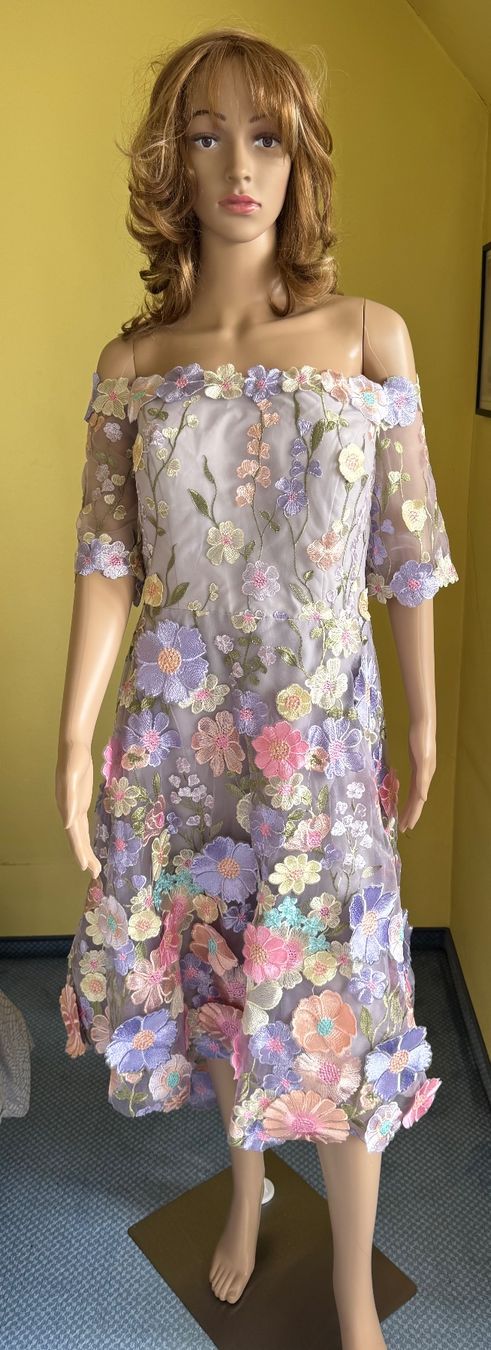 JJ’s House Vestiti: Carmen Kleid 3D-Spitze Gr.42 – Nuovo e nell'imballaggio originale da Pfäffikon ZH venduto da Margot1