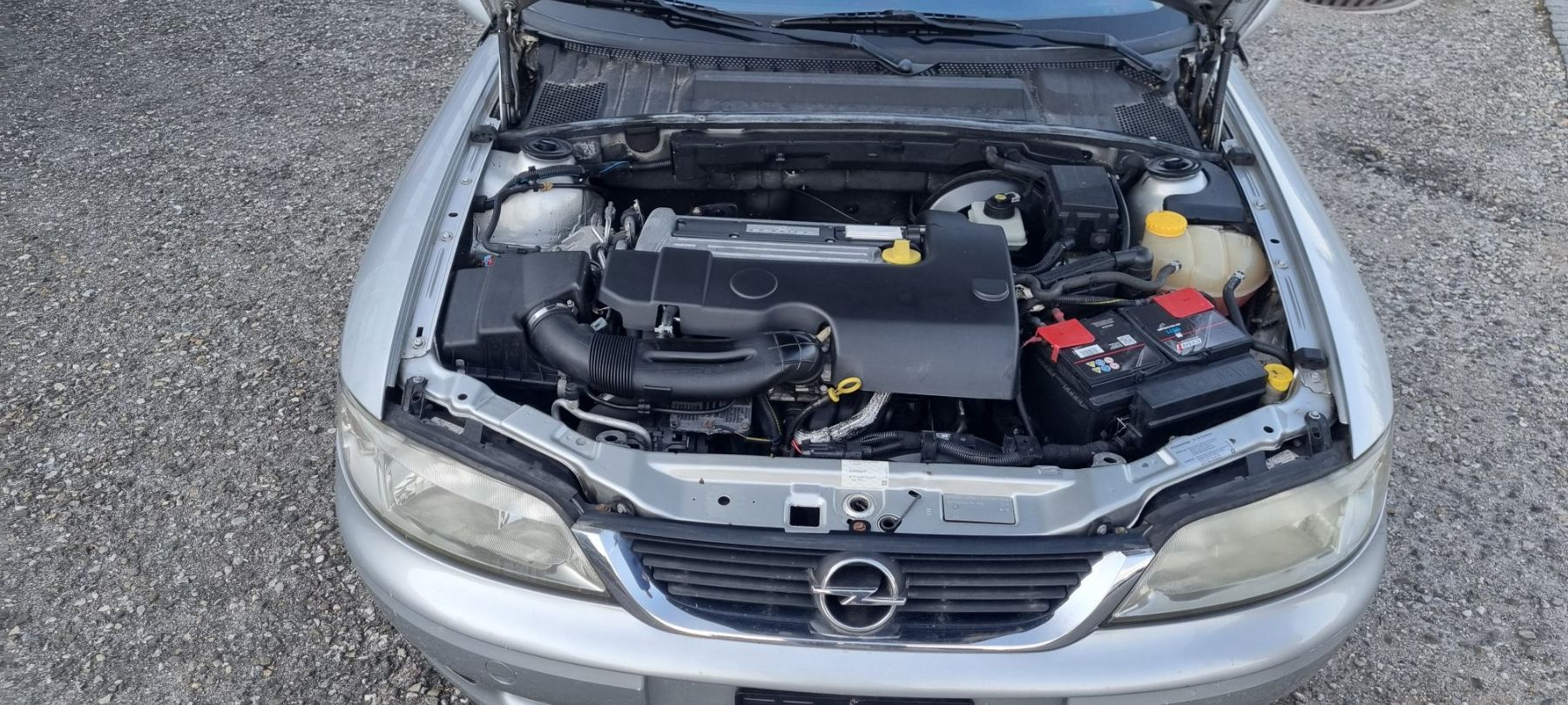 Opel Automobili: Opel Vectra Caravan 2.2l Automat – Difettoso da Safnern venduto da 1EJR8 9