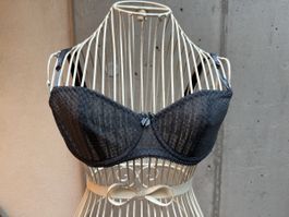 Schöner grauer BH, Grösse 75B mit Spitze und Schleife