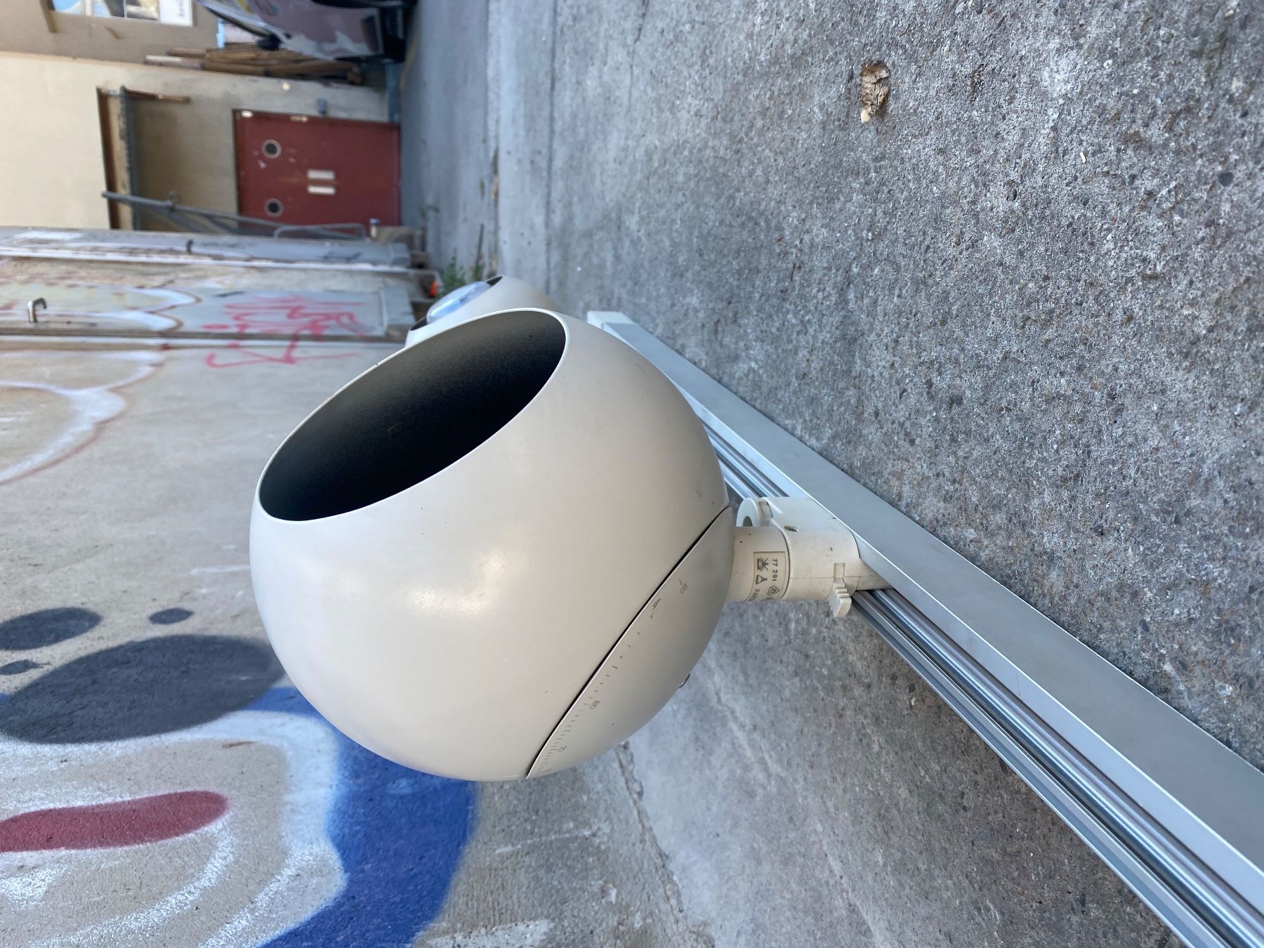 Kronleuchter & Deckenlampen: Erco-Kugelspots mit Adapter in Stromschiene – Gebraucht aus Zürich von schlingel04 4