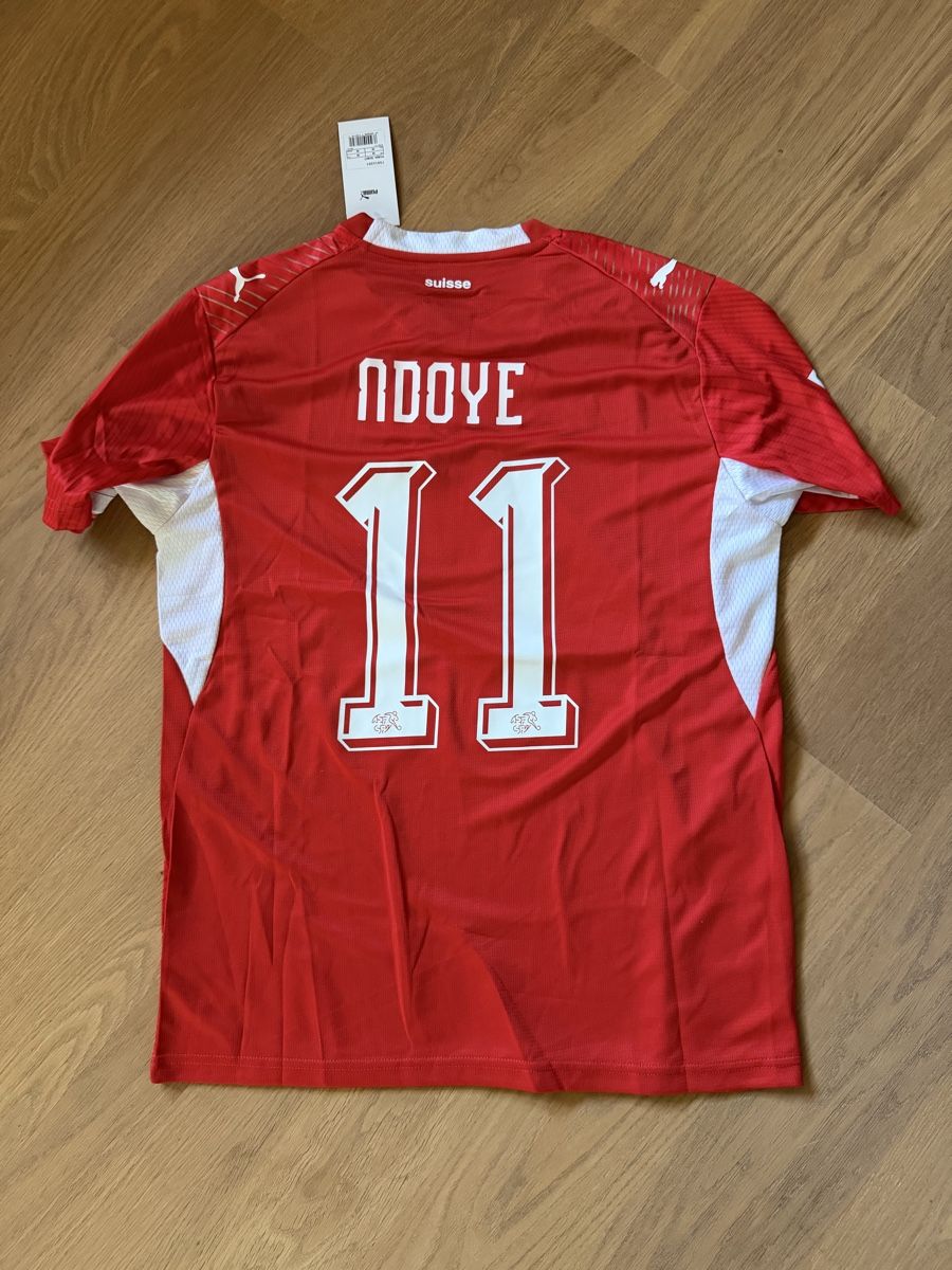 Puma Canottiere & Pantaloni: Schweizer nati-trikot WM2026 – Nuovo (secondo la descrizione) da Löhningen venduto da rob_29rx 1