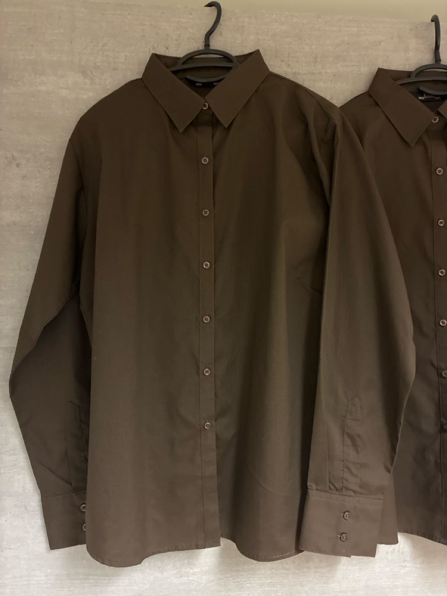 Camicie: Hemd braun 3x lang/ 1x kurz – Usato da Däniken SO venduto da oliboli04 1