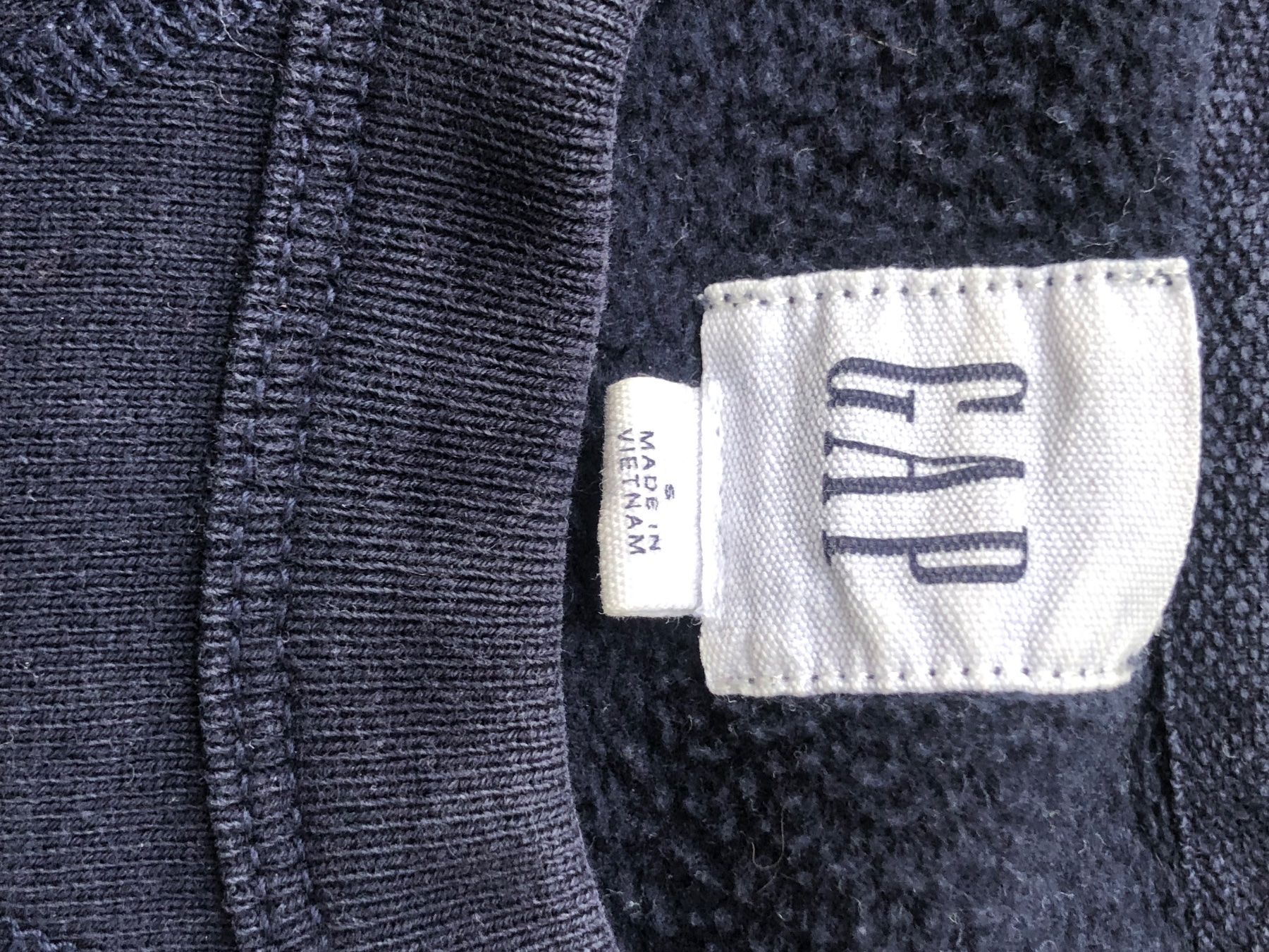 Gap Pullover & Sweatshirts: Blue Gap sweat-shirt – Gebraucht aus Lausanne von jul_jpm7 1