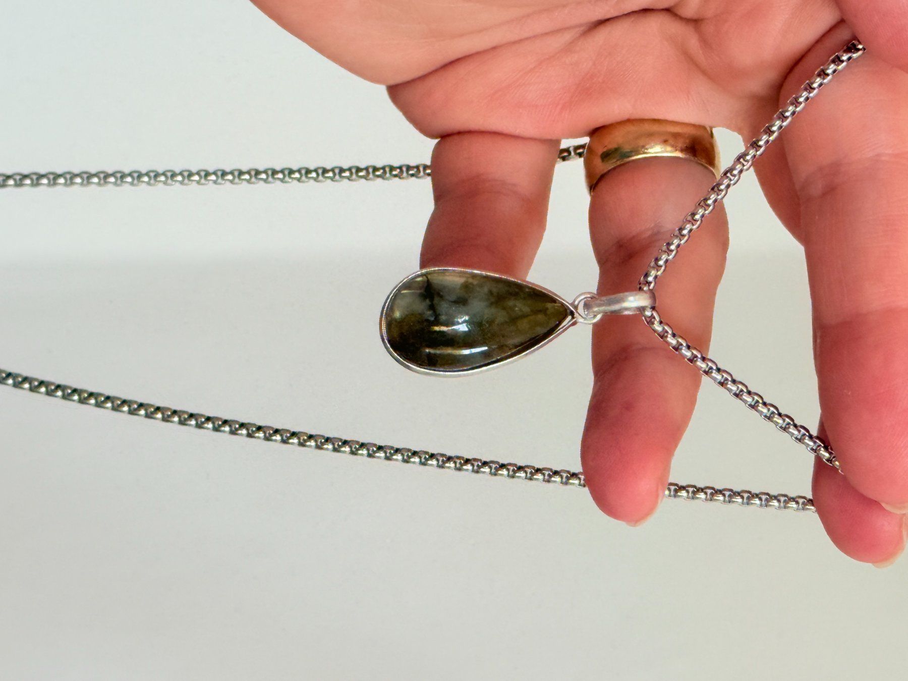 Ketten: Labradorite necklace – Neu und originalverpackt aus Genève von AGBERG 7