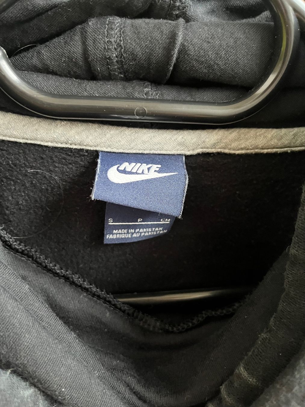 Nike Maglioni & Felpe: NIKE Pullover schwarz – Usato da Bern venduto da leokislig 1