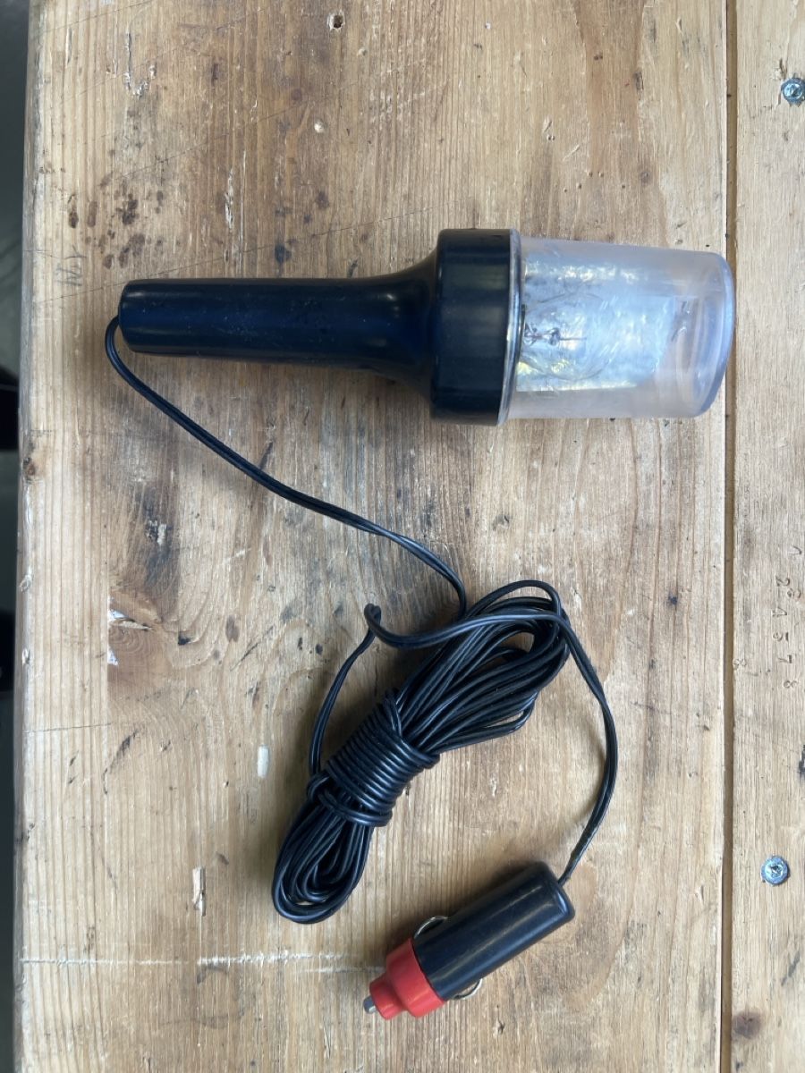 Lampade: Warnleuchte Zigarettenanzünder 12V gebraucht – Difettoso da Schmerikon venduto da Kneisel