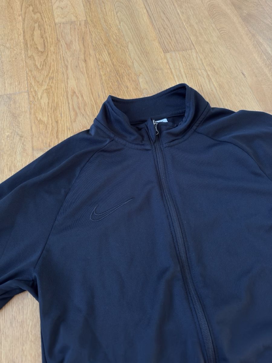 Nike Giacche: Nike Jacke Schwarz Grösse S Black on Black – Nuovo (secondo la descrizione) da Winterthur venduto da GinaMila 1