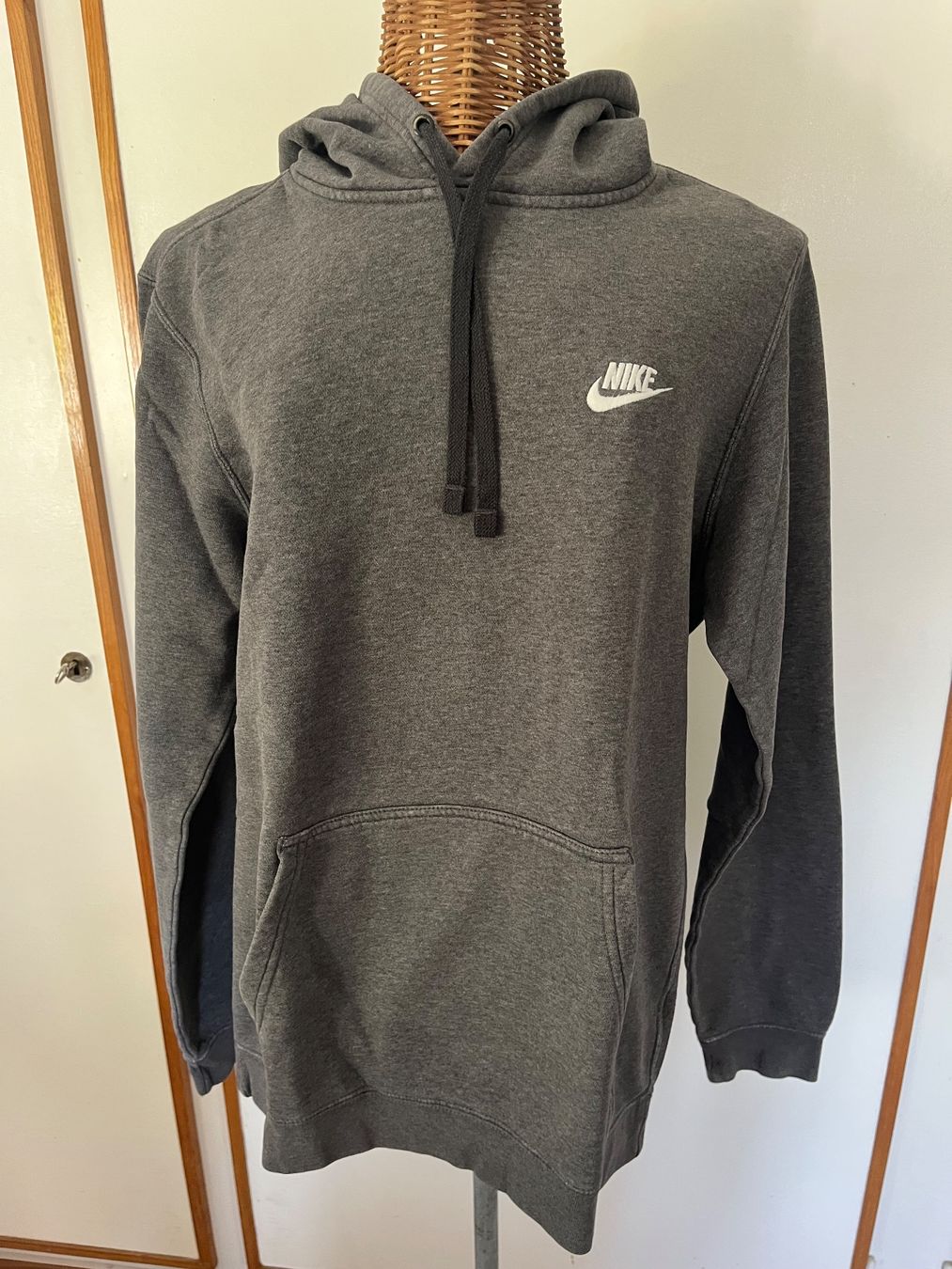 Nike Pulls & Sweat-shirts: Nike Hoodie Gr. M – D'occasion à Utzenstorf par Ismaele