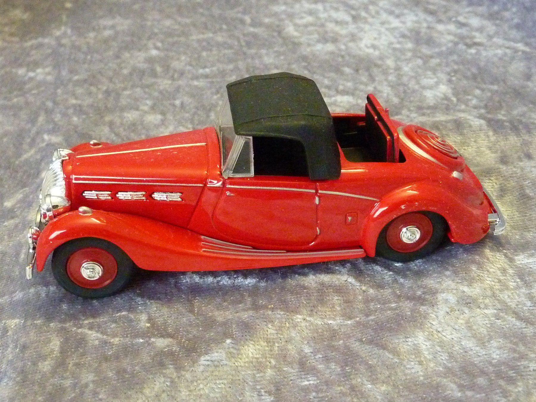 Dinky Toys Modellini d'auto: Triumph Dolomite  1939  1:43 – Nuovo e nell'imballaggio originale da Dürrenäsch venduto da modellautos4you 2