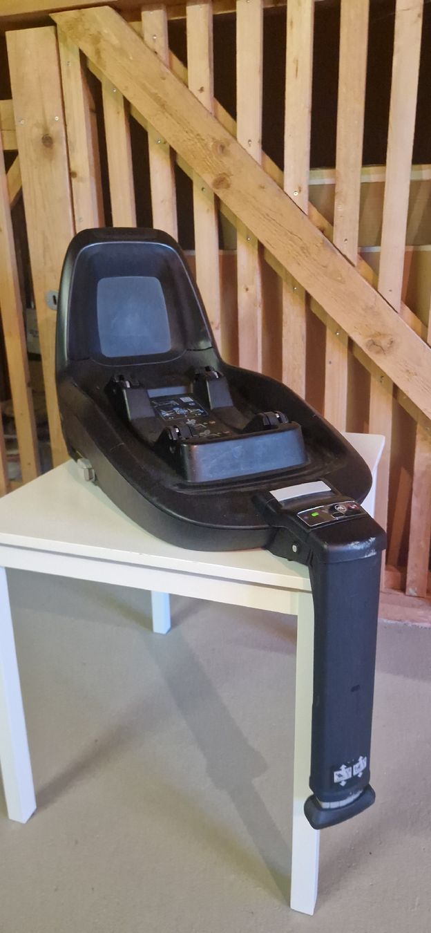Maxi-Cosi Seggiolini per auto: Maxi-Cosi Pebble Plus + 2wayFix Isofix Base + Winterfussack – Usato da Bellmund venduto da Mr.Camaro 1