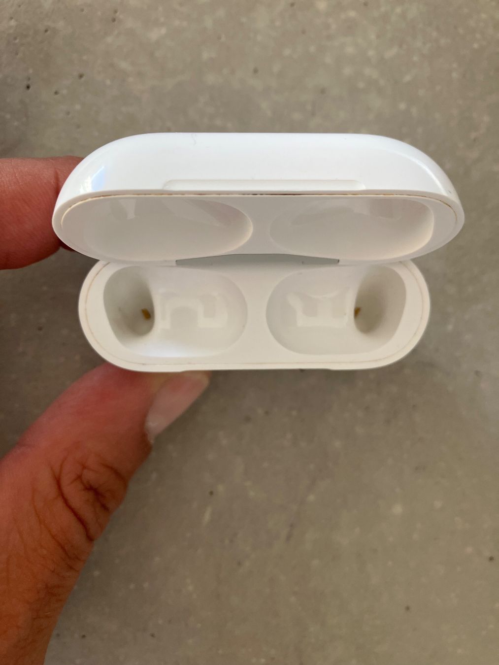Apple Kopfhörer: Apple AirPods Pro 1 Charging Case – Gebraucht aus Lausanne von mr.v 3
