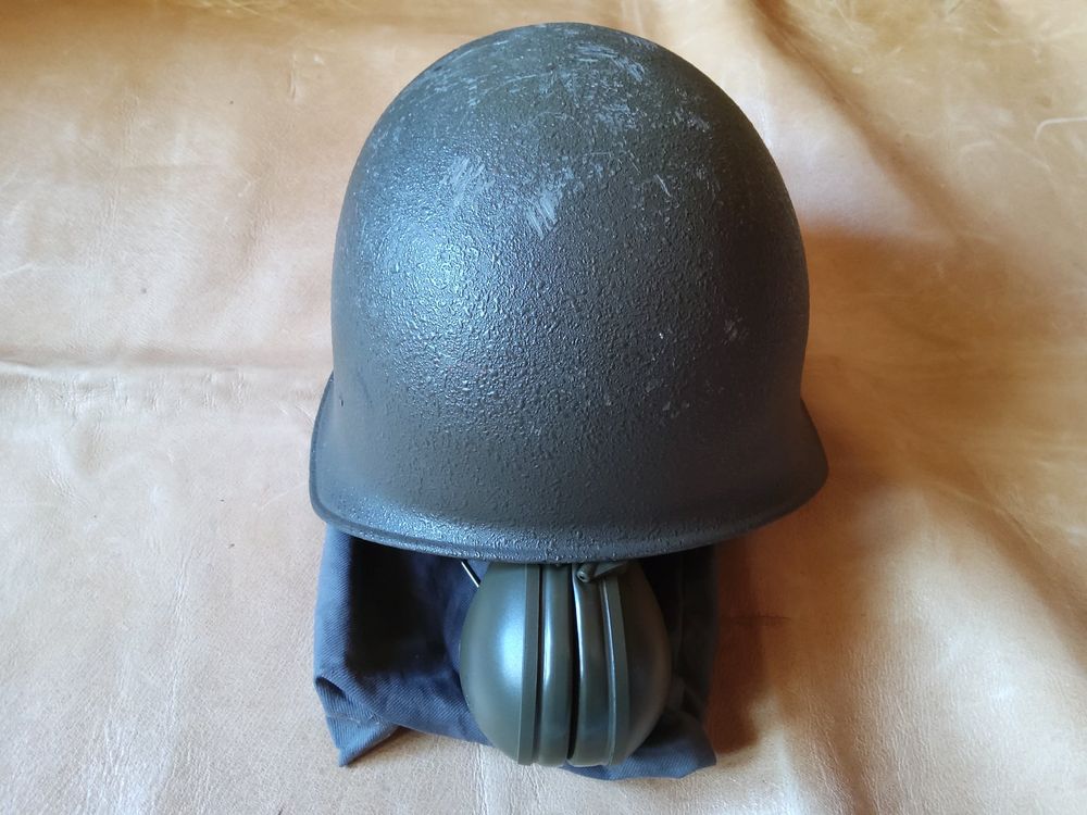 Militärhelm 1/5 Modell – Detaillierte Nachbildung Eines US Army-Taktikhelms, Auf Basis In Vitrine