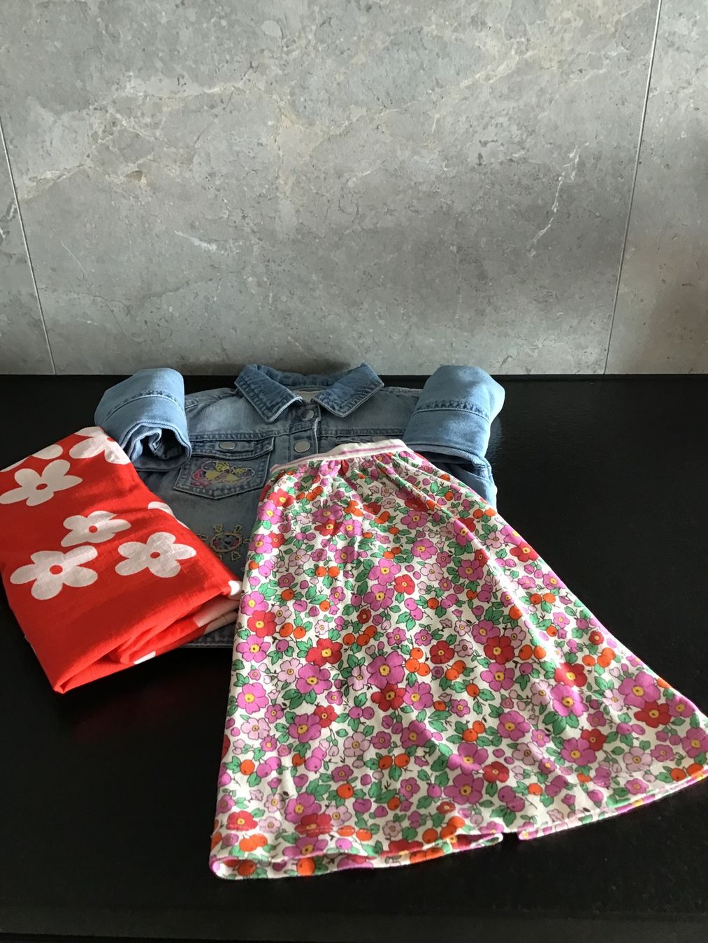 Ensembles coordonnés: Lot vêtements filles – D'occasion à Neuchâtel par sta_7qfy 5