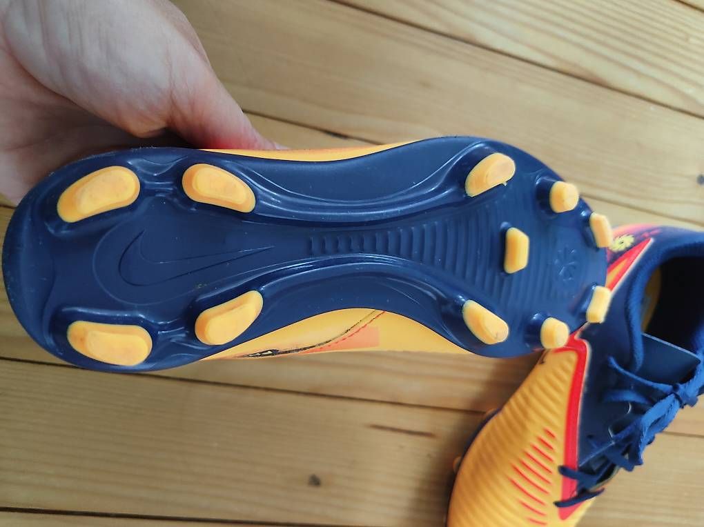 Scarpe per ragazzi: Fussballschuhe Gr.35 – Usato da Zürich venduto da aendiiii 1