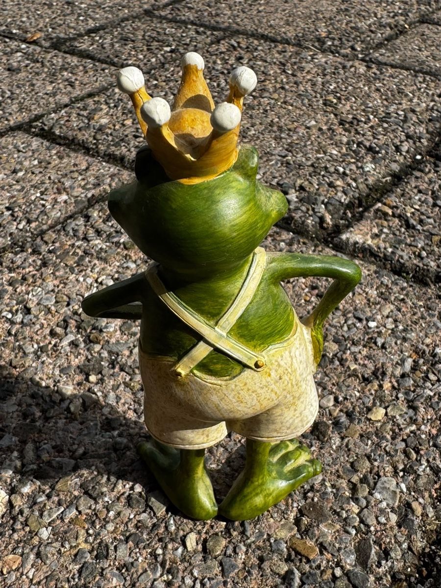 Figuren: Froschkönig stehend – Gebraucht aus Egg b. Zürich von Brocki_Insel_Egg 1