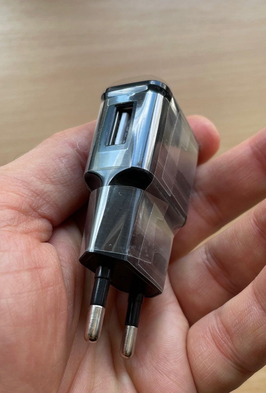 Caricabatterie: USB-Ladegerät-Stecker (schwarz) – Usato da Buchs SG venduto da Handyman77