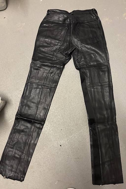 Pantaloni: Neue Lederhose – Nuovo e nell'imballaggio originale da Möriken AG venduto da Marisa043 1