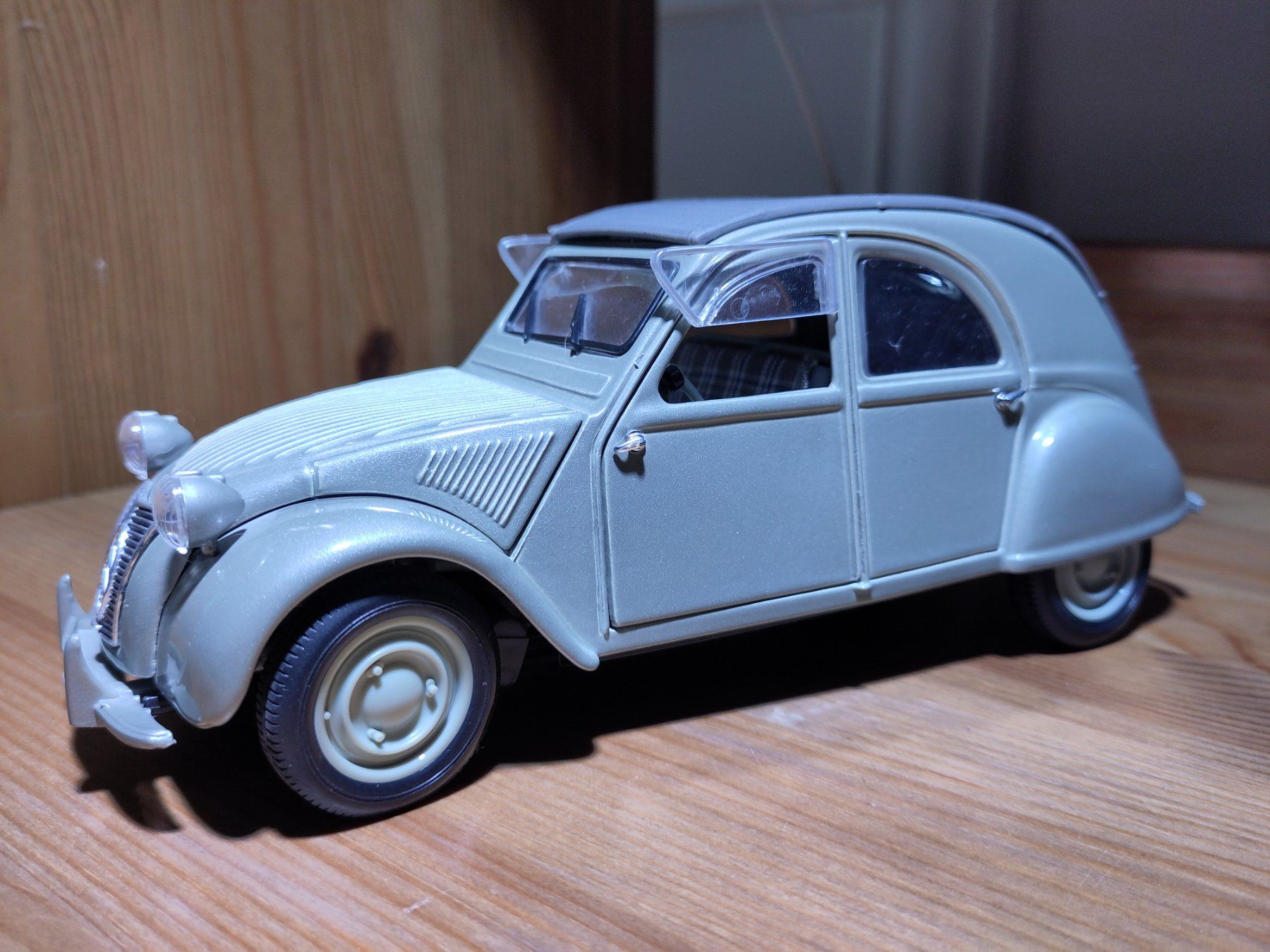 Maisto Modellini d'auto: Modellauto maisto 1/18 Citroen 2CV – Usato da Bülach venduto da Tiefschlaflos 2