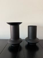 2 edle, mattschwarze  Vasen, skandinavisch
